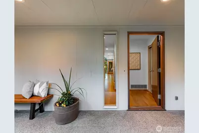 2261 W Lake Sammamish Parkway SE, Bellevue, WA 98008 - Photo 10