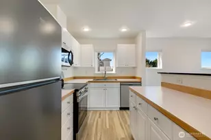 2101 N 55th St, Seattle, WA 98103 - Photo 10