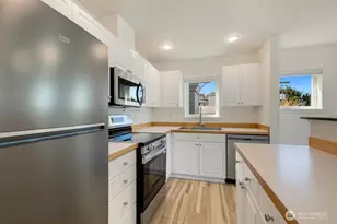 2101 N 55th St, Seattle, WA 98103 - Photo 12