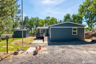 304 NW Hemlock Avenue, Royal City, WA 99357 - Photo 1