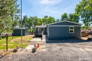 304 NW Hemlock Ave, Royal City, WA 99357 - Photo 1