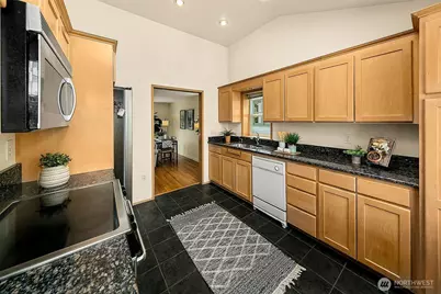 630 NW 76th Street, Seattle, WA 98117 - Photo 6