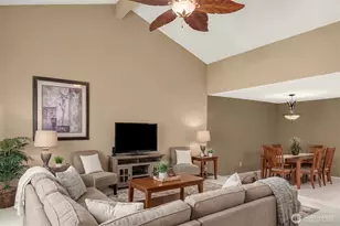 118 SW 116th St, Seattle, WA 98146 - Photo 2
