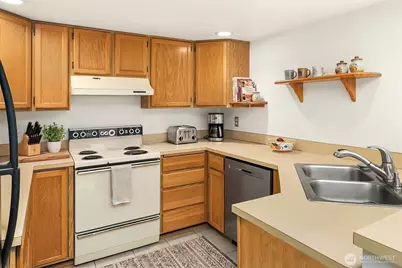 118 SW 116th Street #D32, Seattle, WA 98146 - Photo 4