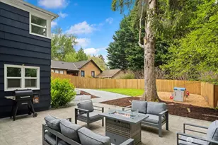 4037 NE 109th St, Seattle, WA 98125 - Photo 32