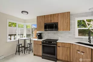 4037 NE 109th St, Seattle, WA 98125 - Photo 10