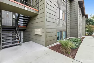 270 SE Barrington Dr, Oak Harbor, WA 98277 - Photo 2