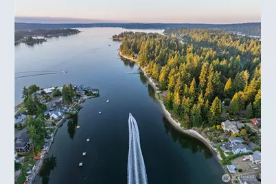 4610 Marine View Place, Bremerton, WA 98312 - Photo 2