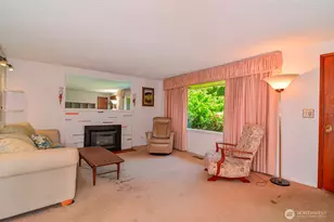 13709 39th Ave NE, Seattle, WA 98125 - Photo 2