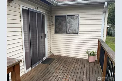 821 108th Street S, Tacoma, WA 98444 - Photo 8