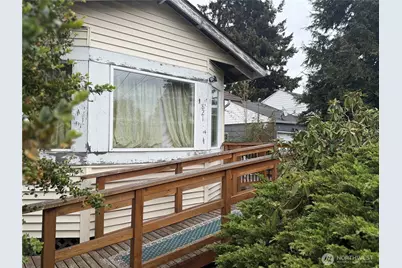 821 108th Street S, Tacoma, WA 98444 - Photo 6