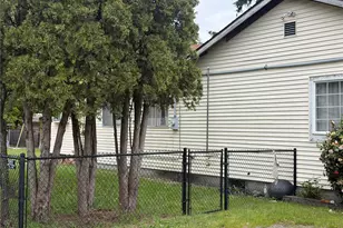 821 108th St S, Tacoma, WA 98444 - Photo 4