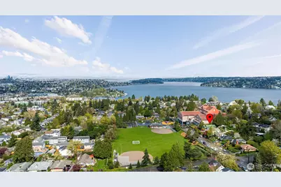 9732 59th Avenue S, Seattle, WA 98118 - Photo 2