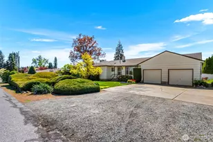 1427 2nd St, Wenatchee, WA 98801 - Photo 2
