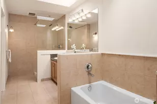 1025 NE 130th St, Seattle, WA 98125 - Photo 20