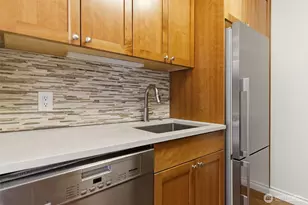 800 N Allen Pl, Seattle, WA 98103 - Photo 8