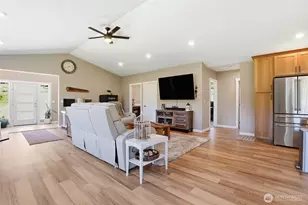 200 Red Hawk Dr, Castle Rock, WA 98611 - Photo 8