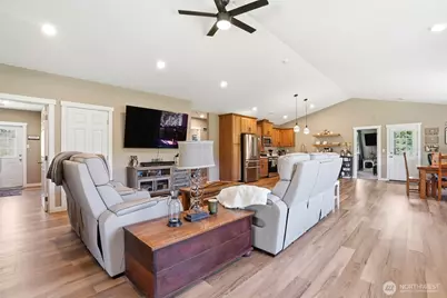 200 Red Hawk Drive, Castle Rock, WA 98611 - Photo 6