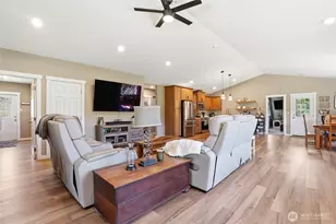 200 Red Hawk Dr, Castle Rock, WA 98611 - Photo 6