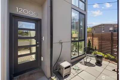 12000 31st Avenue NE, Seattle, WA 98125 - Photo 2