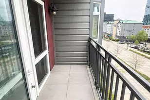 699 John St, Seattle, WA 98109 - Photo 12