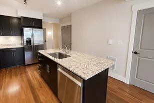 699 John St, Seattle, WA 98109 - Photo 6