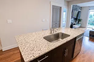 699 John St, Seattle, WA 98109 - Photo 8