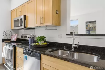 3333 Wallingford Avenue N #203, Seattle, WA 98103 - Photo 16