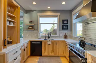 806 NW Alexander St, Coupeville, WA 98239 - Photo 12