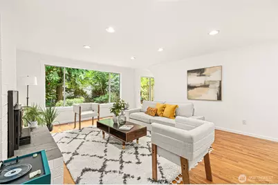 10758 Ashworth Avenue N, Seattle, WA 98133 - Photo 8