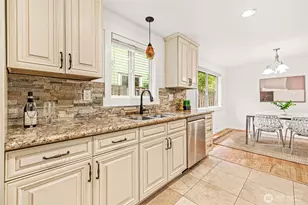 10758 Ashworth Ave N, Seattle, WA 98133 - Photo 14