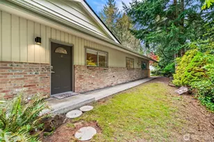 10758 Ashworth Ave N, Seattle, WA 98133 - Photo 2