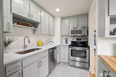 9747 Evanston Ave N, Seattle, WA 98103 - Photo 14