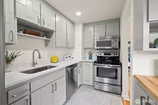 9747 Evanston Ave N, Seattle, WA 98103 - Photo 14