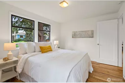 9747 Evanston Ave N, Seattle, WA 98103 - Photo 22