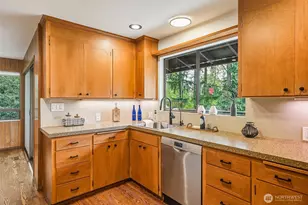 797 NW Culbertson Dr, Seattle, WA 98177 - Photo 8