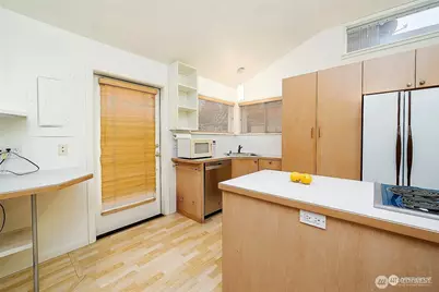 311 NE 95th St, Seattle, WA 98115 - Photo 6