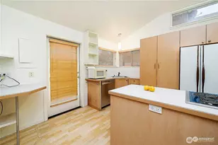 311 NE 95th St, Seattle, WA 98115 - Photo 6