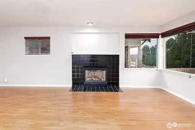 311 NE 95th St, Seattle, WA 98115 - Photo 10