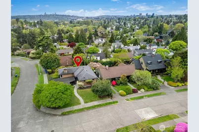 5803 Oberlin Avenue NE, Seattle, WA 98105 - Photo 2