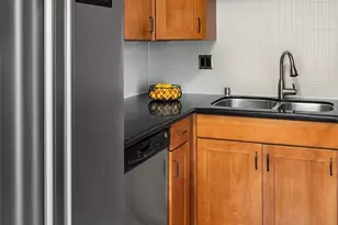 404 E Harrison St, Seattle, WA 98102 - Photo 10