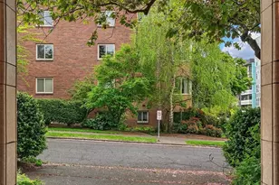 404 E Harrison St, Seattle, WA 98102 - Photo 22