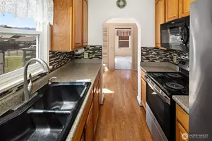 109 W 3rd St, Cle Elum, WA 98922 - Photo 4
