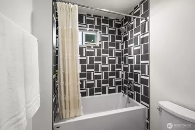2851 NW 70th Street, Seattle, WA 98117 - Photo 32