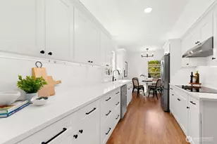 2527 Westmont Way W, Seattle, WA 98199 - Photo 8