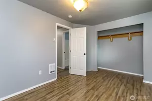 22204 Cedarview Dr E, Bonney Lake, WA 98391 - Photo 12