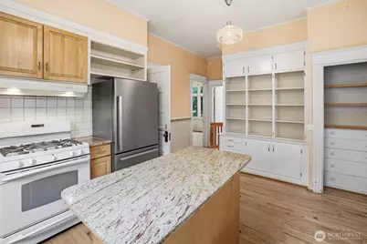 6238 Woodlawn Avenue N, Seattle, WA 98103 - Photo 10