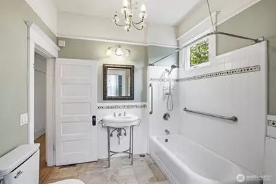 6238 Woodlawn Avenue N, Seattle, WA 98103 - Photo 12