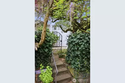 6238 Woodlawn Avenue N, Seattle, WA 98103 - Photo 32