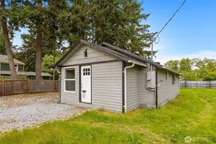 135 171st St E, Spanaway, WA 98387 - Photo 4